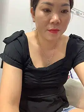 Snapshot of Baby-bigtits chatting on 02-27-25, 02:00 Baby-bigtits online show from 02-27-25, 02:00