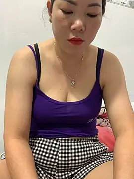 Snapshot of Baby-bigtits chatting on 02-28-25, 05:04 Baby-bigtits online show from 02-28-25, 05:04