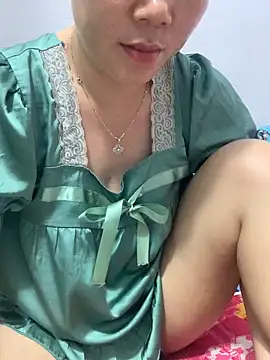 Snapshot of Baby-bigtits chatting on 09-28-25, 12:32 Baby-bigtits online show from 09-28-25, 12:32