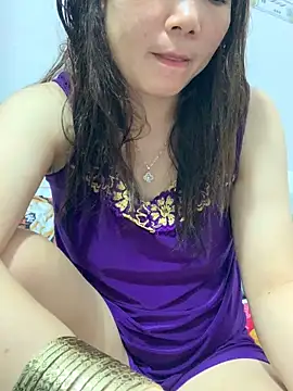 Snapshot of Baby-bigtits chatting on 10-22-25, 01:11 Baby-bigtits online show from 10-22-25, 01:11