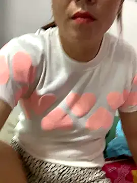 Snapshot of Baby-bigtits chatting on 10-25-25, 02:52 Baby-bigtits online show from 10-25-25, 02:52