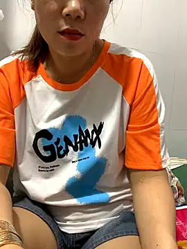 Snapshot of Baby-bigtits chatting on 10-28-25, 01:09 Baby-bigtits online show from 10-28-25, 01:09