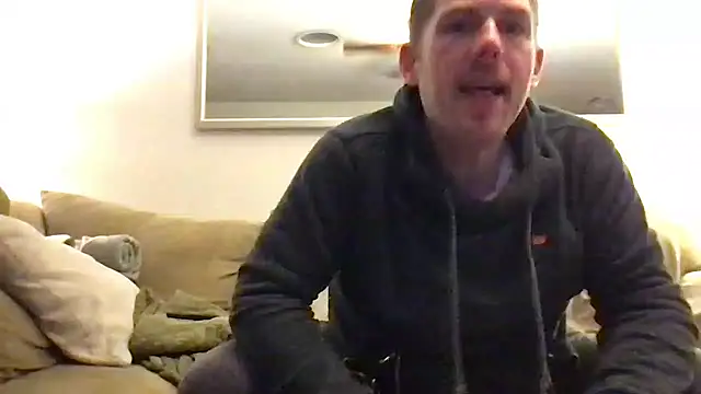 Snapshot of Rock_Pierce chatting on 01-12-25, 01:42 Rock Pierce online show from 01-12-25, 01:42