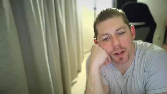 Snapshot of Rock_Pierce chatting on 03-06-25, 04:07 Rock Pierce online show from 03-06-25, 04:07