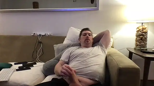 Snapshot of Rock_Pierce chatting on 09-17-25, 05:09 Rock Pierce online show from 09-17-25, 05:09