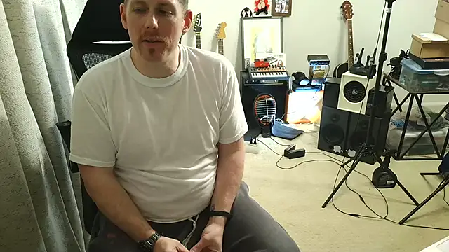 Snapshot of Rock_Pierce chatting on 11-03-25, 11:15 Rock Pierce online show from 11-03-25, 11:15