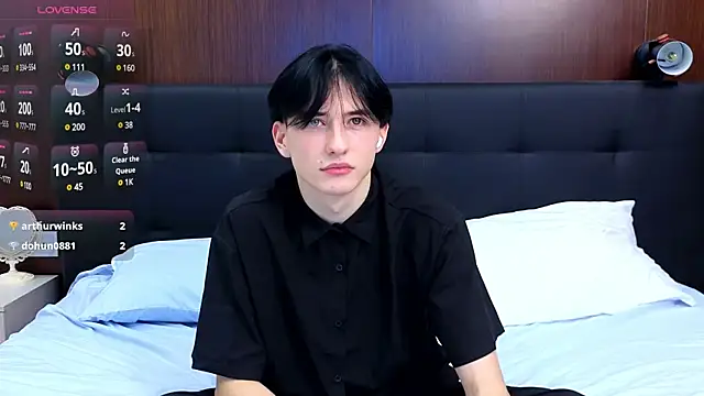 Snapshot of AmondCor chatting on 12-23-24, 10:10 AmondCor online show from 12-23-24, 10:10