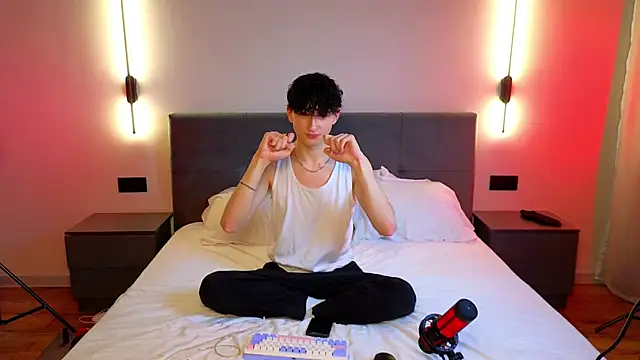 Snapshot of AmondCor chatting on 09-24-25, 01:14 AmondCor online show from 09-24-25, 01:14