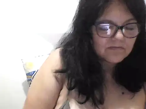 Snapshot of kassandra02 chatting on 12-31-24, 04:04 kassandra02 online show from 12-31-24, 04:04