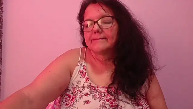 Snapshot of kassandra02 chatting on 04-30-26, 12:33 kassandra02 online show from 04-30-26, 12:33