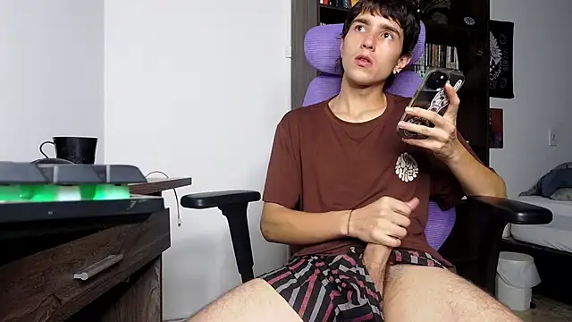 Snapshot of alex_connorr chatting on 10-09-25, 03:59 alex connorr online show from 10-09-25, 03:59