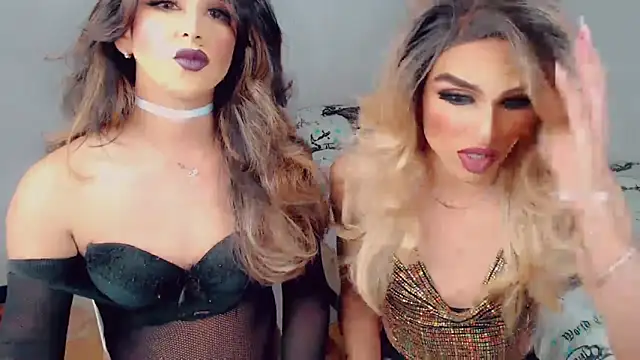 Snapshot of New_Dolls chatting on 10-31-25, 04:57 New Dolls online show from 10-31-25, 04:57