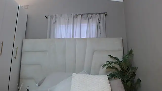 naughtyblackdolie online show from 01-29-25, 09:44