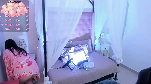 Snapshot of Hanna__Becker_ chatting on 09-27-25, 03:22 Hanna Becker online show from 09-27-25, 03:22