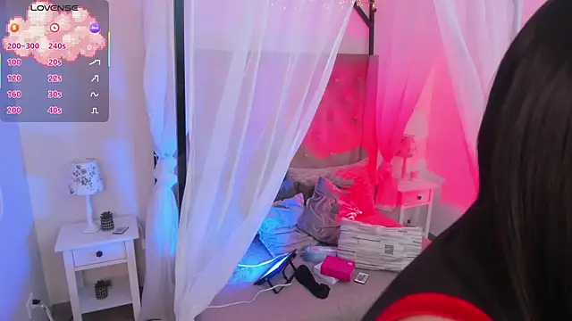 Snapshot of Hanna__Becker_ chatting on 10-10-25, 03:49 Hanna Becker online show from 10-10-25, 03:49