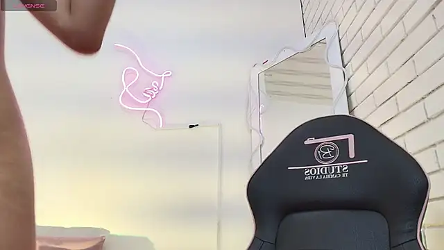 Snapshot of Pia_tay chatting on 09-23-25, 07:17 Pia tay online show from 09-23-25, 07:17