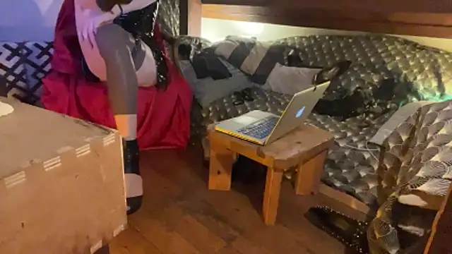 Snapshot of alexheels_boots chatting on 10-30-25, 04:58 alexheels boots online show from 10-30-25, 04:58