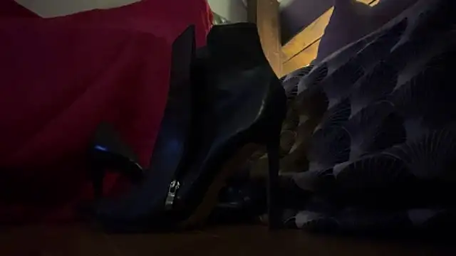 Snapshot of alexheels_boots chatting on 11-01-25, 01:29 alexheels boots online show from 11-01-25, 01:29