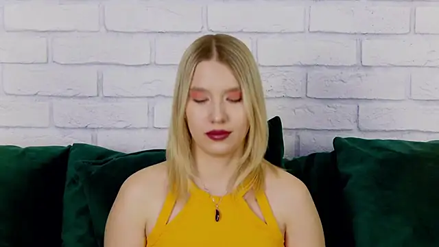 LiliLinn online show from 01-21-25, 07:37