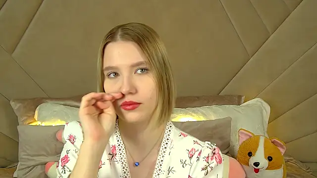 LiliLinn online show from 03-17-25, 05:12