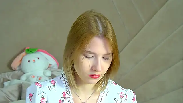 LiliLinn online show from 09-17-25, 04:14