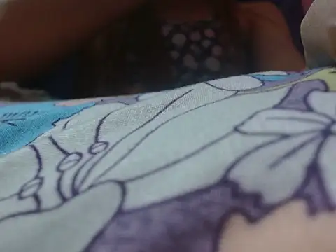 Snapshot of silky_milky chatting on 10-17-25, 08:00 silky milky online show from 10-17-25, 08:00