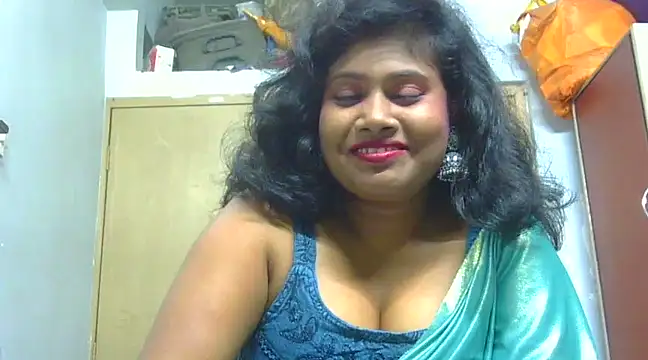 Snapshot of sexy_roma chatting on 12-28-24, 05:46 sexy roma online show from 12-28-24, 05:46