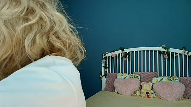 AlicePirs online show from 11-16-25, 05:13