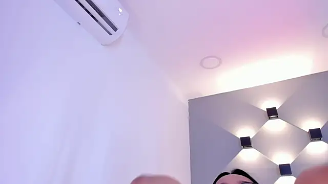 ellamontoya online show from 01-10-25, 04:22