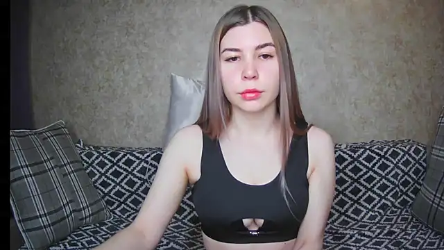 ElllaNuar online show from 12-19-24, 01:39