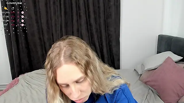 Snapshot of miissblonde chatting on 02-26-25, 05:09 miissblonde online show from 02-26-25, 05:09