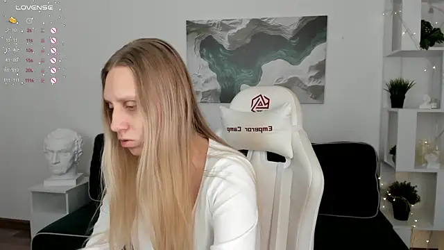 Snapshot of miissblonde chatting on 03-03-25, 02:47 miissblonde online show from 03-03-25, 02:47