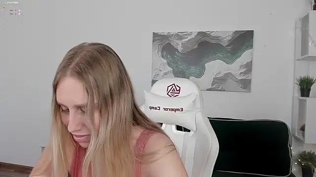Snapshot of miissblonde chatting on 03-09-25, 06:06 miissblonde online show from 03-09-25, 06:06