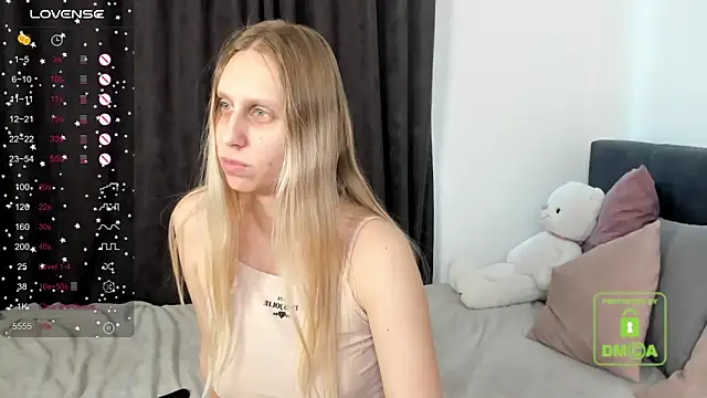 Snapshot of miissblonde chatting on 03-13-25, 08:37 miissblonde online show from 03-13-25, 08:37