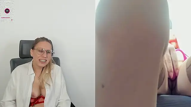 Snapshot of miissblonde chatting on 03-16-25, 09:27 miissblonde online show from 03-16-25, 09:27