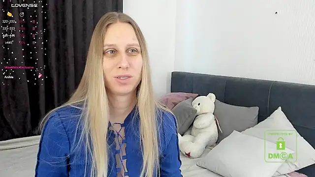 Snapshot of miissblonde chatting on 03-23-25, 03:21 miissblonde online show from 03-23-25, 03:21