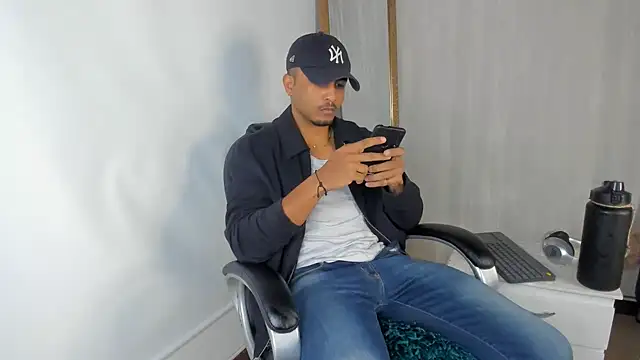 Snapshot of Mateo_Reales chatting on 01-23-25, 05:13 Mateo Reales online show from 01-23-25, 05:13