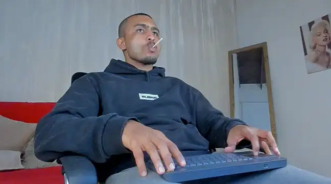 Snapshot of Mateo_Reales chatting on 02-06-25, 04:31 Mateo Reales online show from 02-06-25, 04:31