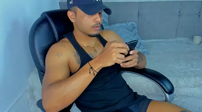 Snapshot of Mateo_Reales chatting on 03-08-25, 07:16 Mateo Reales online show from 03-08-25, 07:16