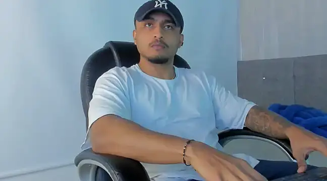 Snapshot of Mateo_Reales chatting on 03-14-25, 02:20 Mateo Reales online show from 03-14-25, 02:20