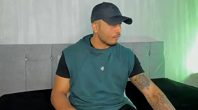 Snapshot of Mateo_Reales chatting on 03-17-25, 05:12 Mateo Reales online show from 03-17-25, 05:12