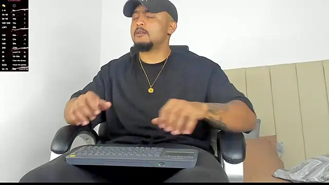 Snapshot of Mateo_Reales chatting on 02-16-26, 07:21 Mateo Reales online show from 02-16-26, 07:21