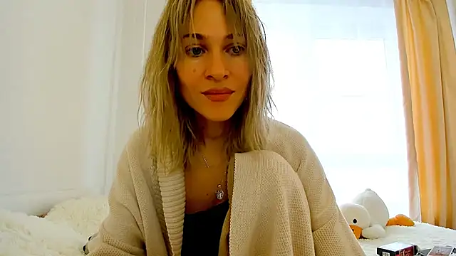 Mona Cruz online show from 02-19-25, 09:06