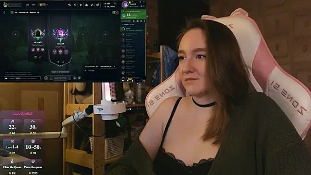 MoonlishSiren online show from 06-18-26, 08:24