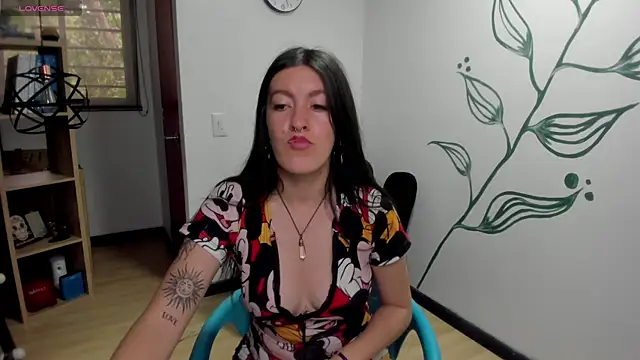 LiaCooper  online show from 12-13-24, 06:27