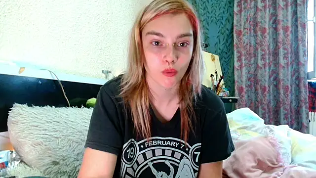 Sophie Bell online show from 05-08-26, 03:17