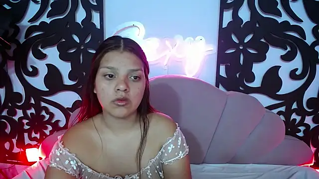 Snapshot of your_little_naughty1 chatting on 11-12-25, 01:06 your little naughty1 online show from 11-12-25, 01:06