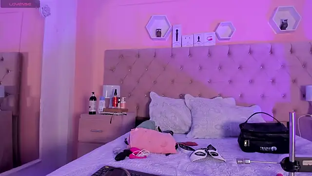 Snapshot of MelodyBliss chatting on 02-25-25, 09:24 MelodyBliss online show from 02-25-25, 09:24