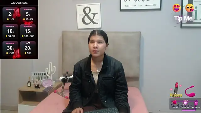 Snapshot of SophiaMeyerst chatting on 04-18-26, 01:26 SophiaMeyerst online show from 04-18-26, 01:26
