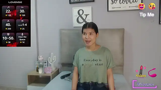 Snapshot of SophiaMeyerst chatting on 05-02-26, 12:54 SophiaMeyerst online show from 05-02-26, 12:54
